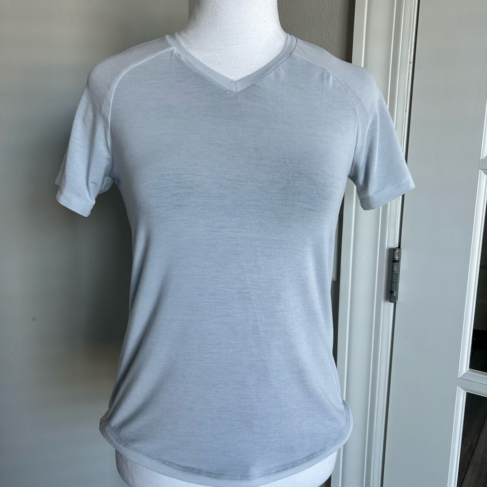*SOLD* FORME Gray V-Neck Short Sleeve Tee